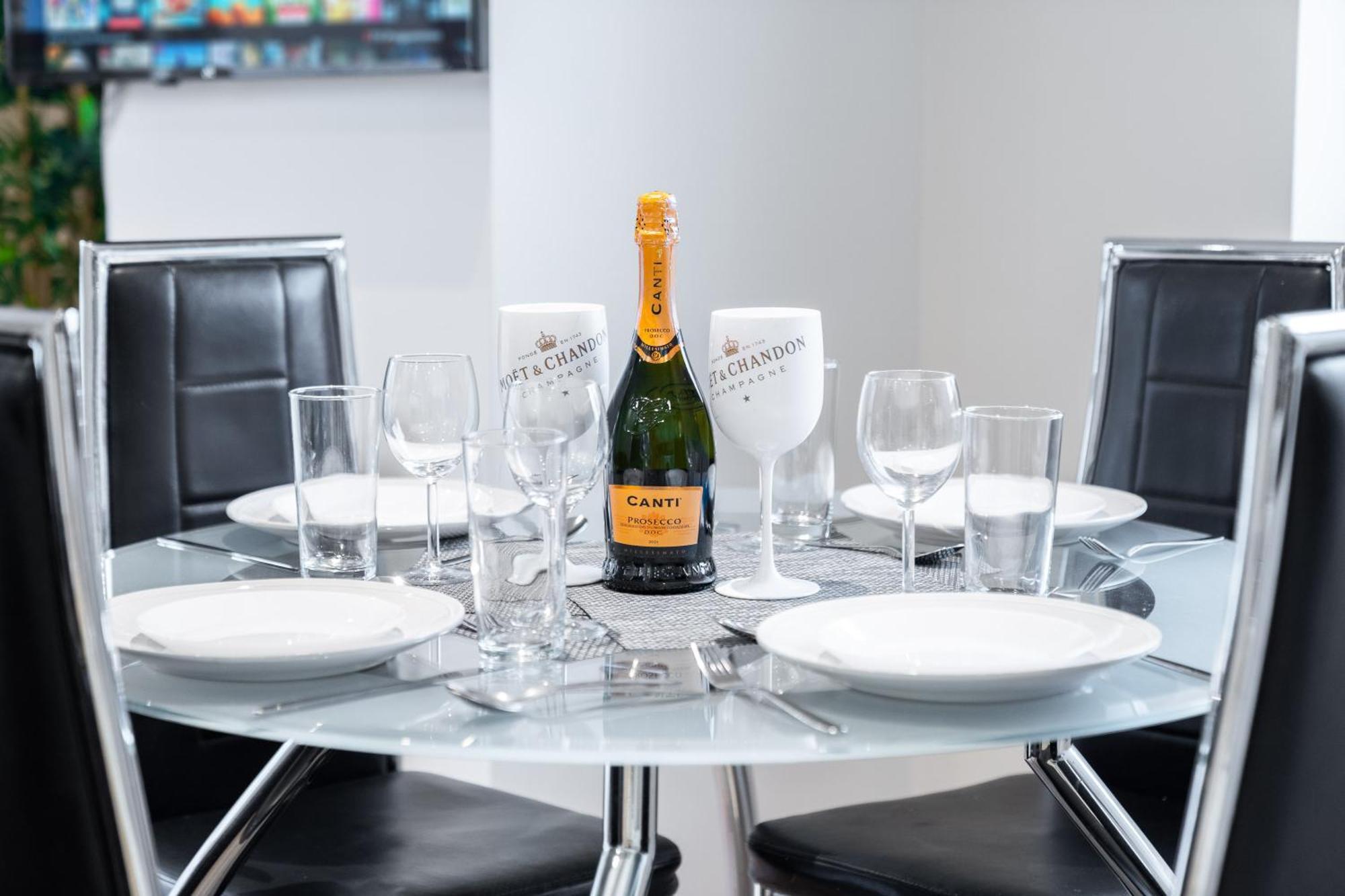 City Centre Apartment - 2 Bedroom - Secure Parking - Top Rated - 201M Birmingham Exterior foto